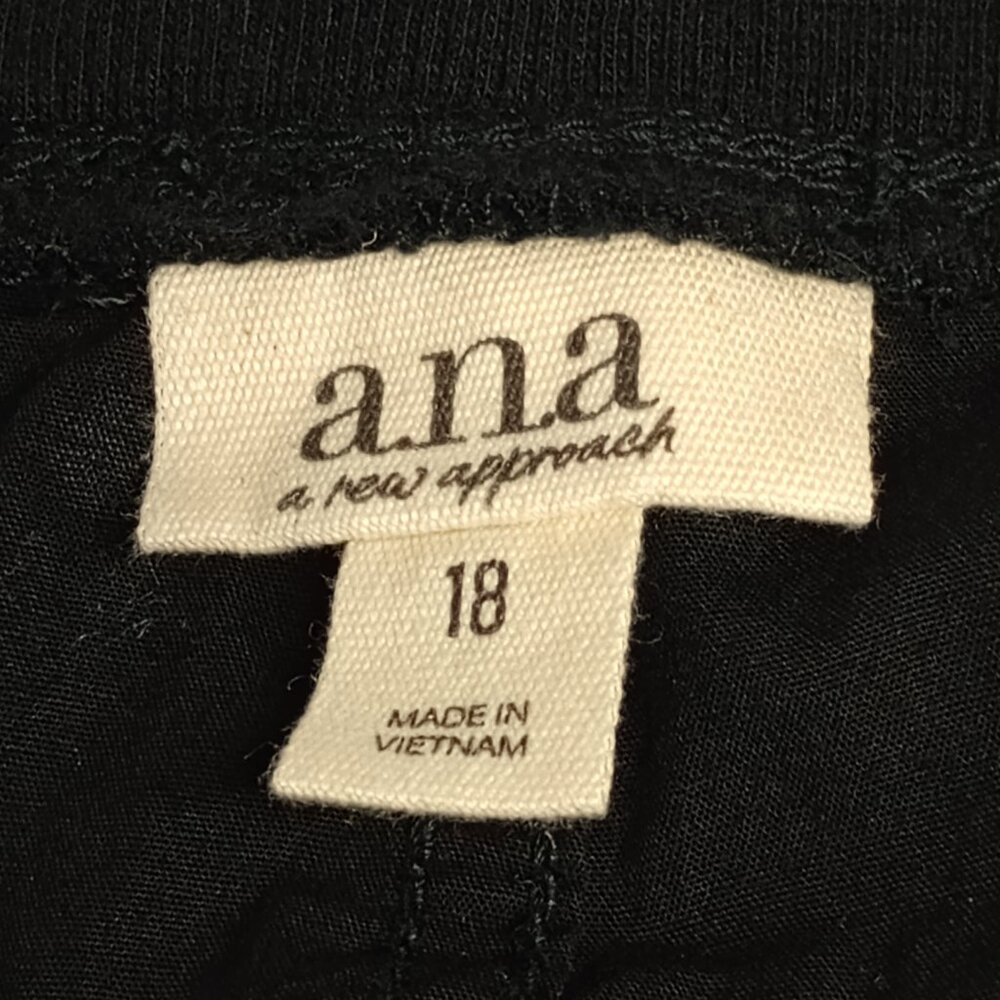 NWT a.n.a A New Approach Utility Shorts Black, Size 18 - Picture 5 of 8